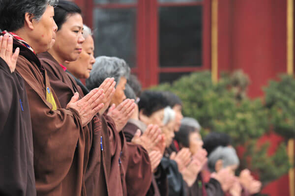 Áo tràng màu nâu sồng