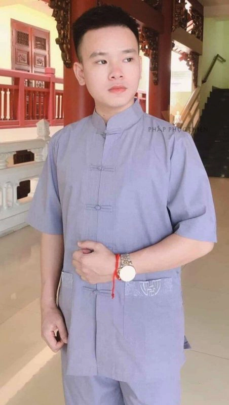 Pháp Phục Mẫu pháp phục cổ lãnh tụ kết hợp túi thêu hoa văn dành cho nam