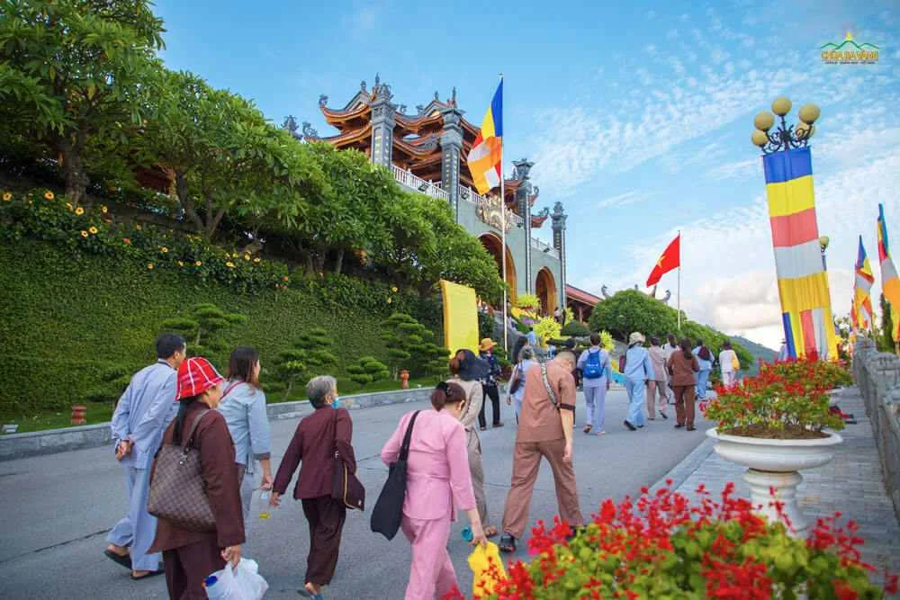 Trang_phuc_di_chua-6 - Pháp Phục Thiền Pháp Phục Trang phục đi chùa