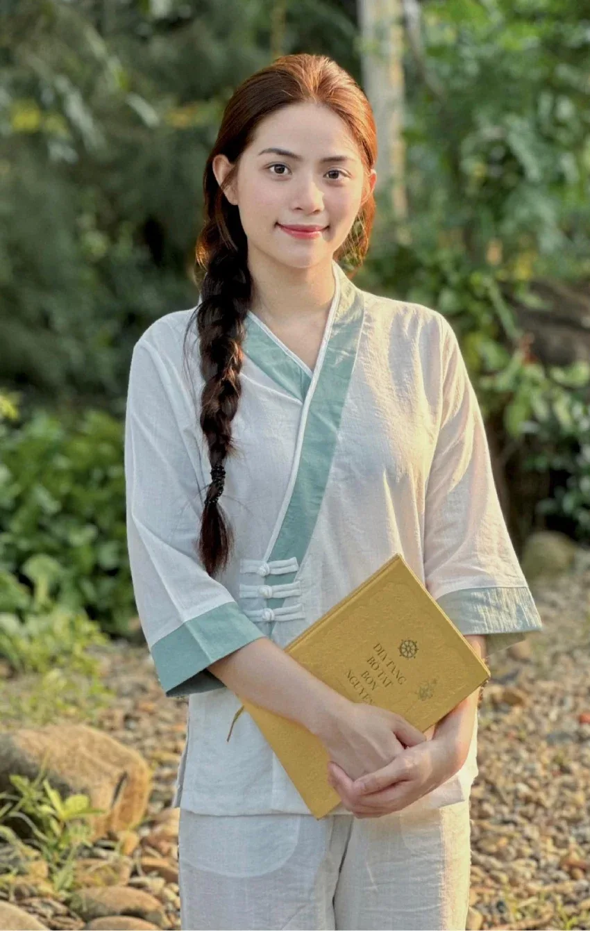 đồ lam đi chùa nữ màu trắng