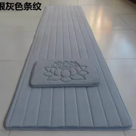 Pháp Phục thảm lạy Phật lam