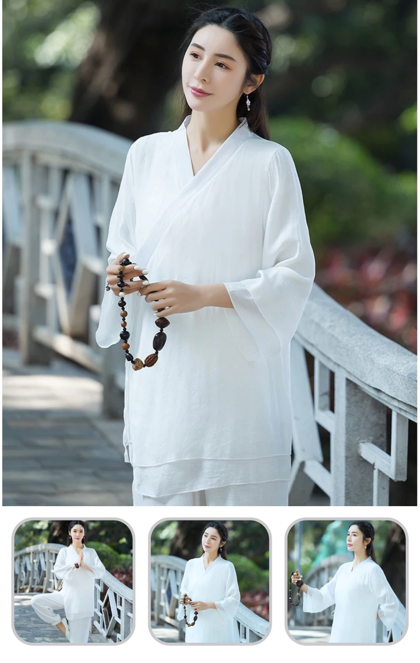 phap-phuc-nu-dai-loan Woman in a white robe standing on a park bridge, holding a wooden bead necklace.