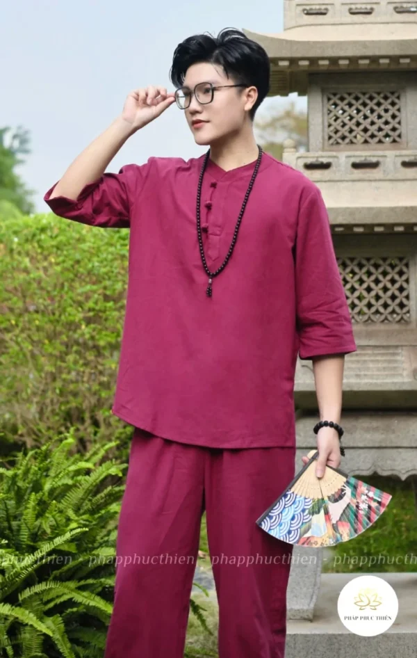 Pháp phục phái mật tông màu đỏ