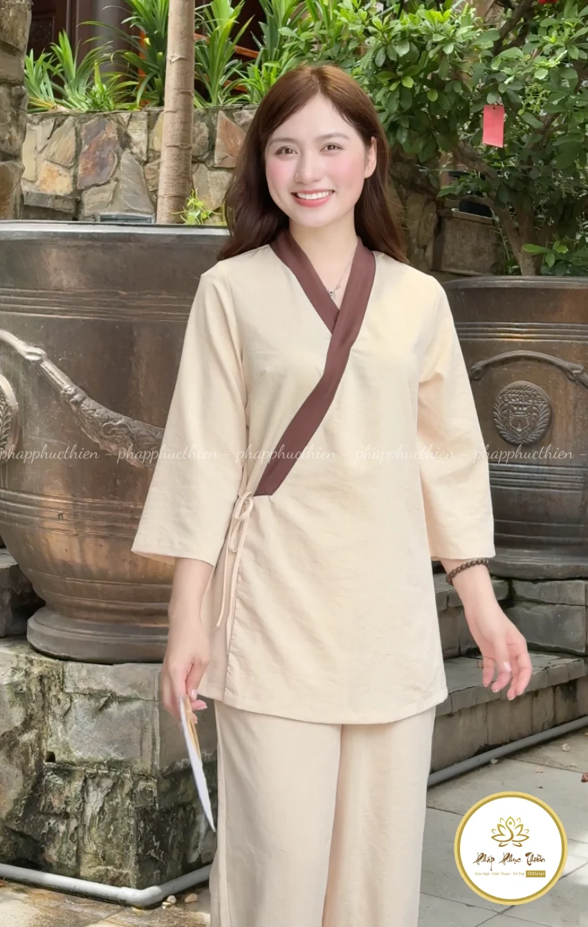 Pháp Phục Nhật Nữ Vạt Xéo Màu Kem