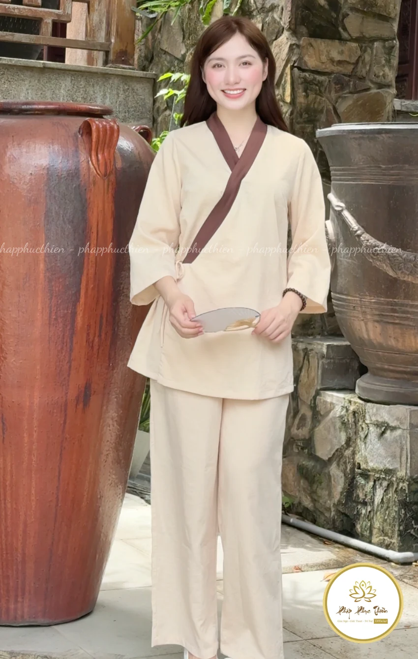 Pháp Phục Nhật Nữ Vạt Xéo Màu Kem