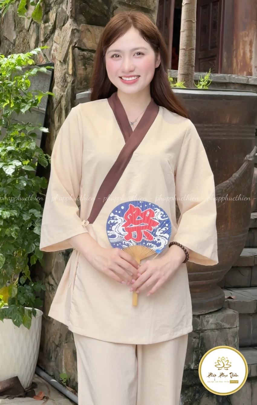 Pháp Phục Nhật Nữ Vạt Xéo Màu Kem