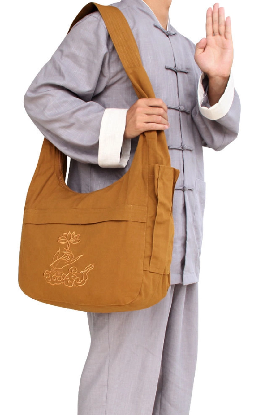 Túi đi chùa màu vàng