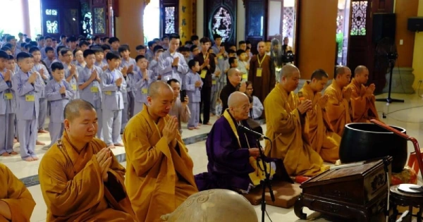 tung-kinh - Pháp Phục Thiền Phật tử tụng kinh ngày vía